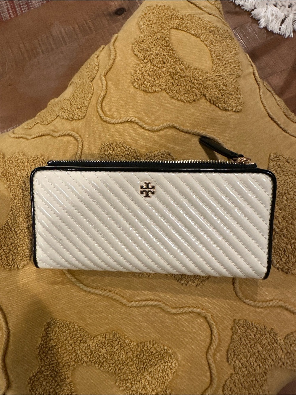 Tory Burch White Quilted Zip Card Holder with Gold Logo
